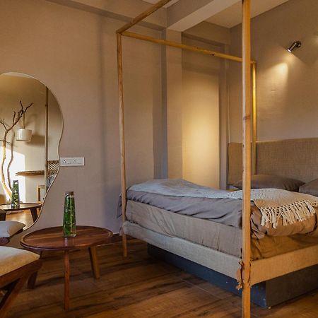 Exstasy Stays - Bathtub Rooms & Cafe - Your Romantic & Cozy Getaway - Thhpsociety - มุกเตชวาร์ ภายนอก รูปภาพ