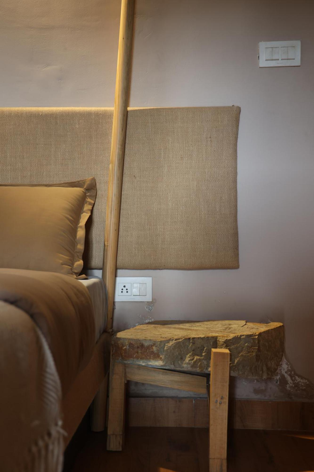 Exstasy Stays - Bathtub Rooms & Cafe - Your Romantic & Cozy Getaway - Thhpsociety - มุกเตชวาร์ ภายนอก รูปภาพ