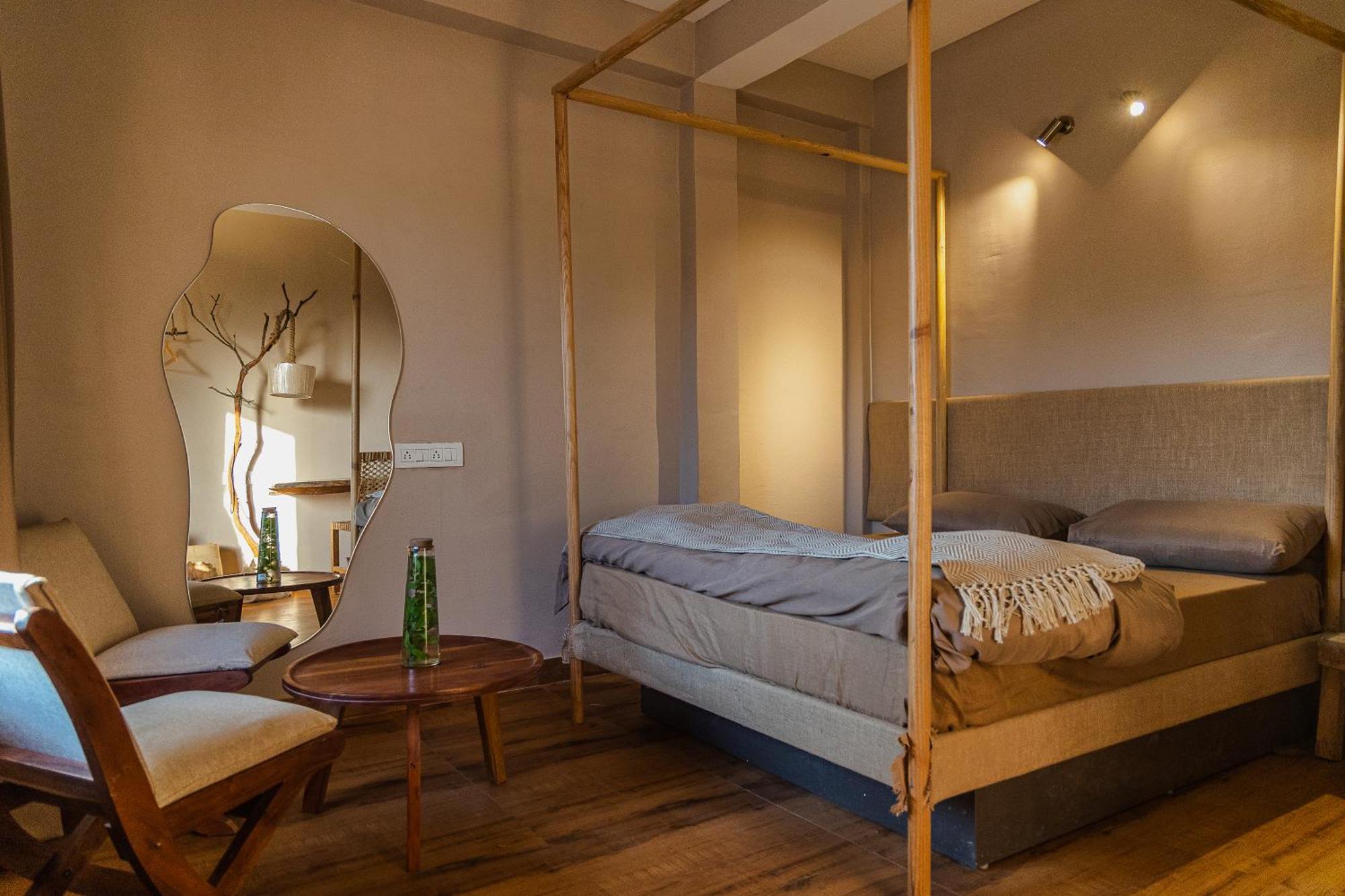 Exstasy Stays - Bathtub Rooms & Cafe - Your Romantic & Cozy Getaway - Thhpsociety - มุกเตชวาร์ ภายนอก รูปภาพ