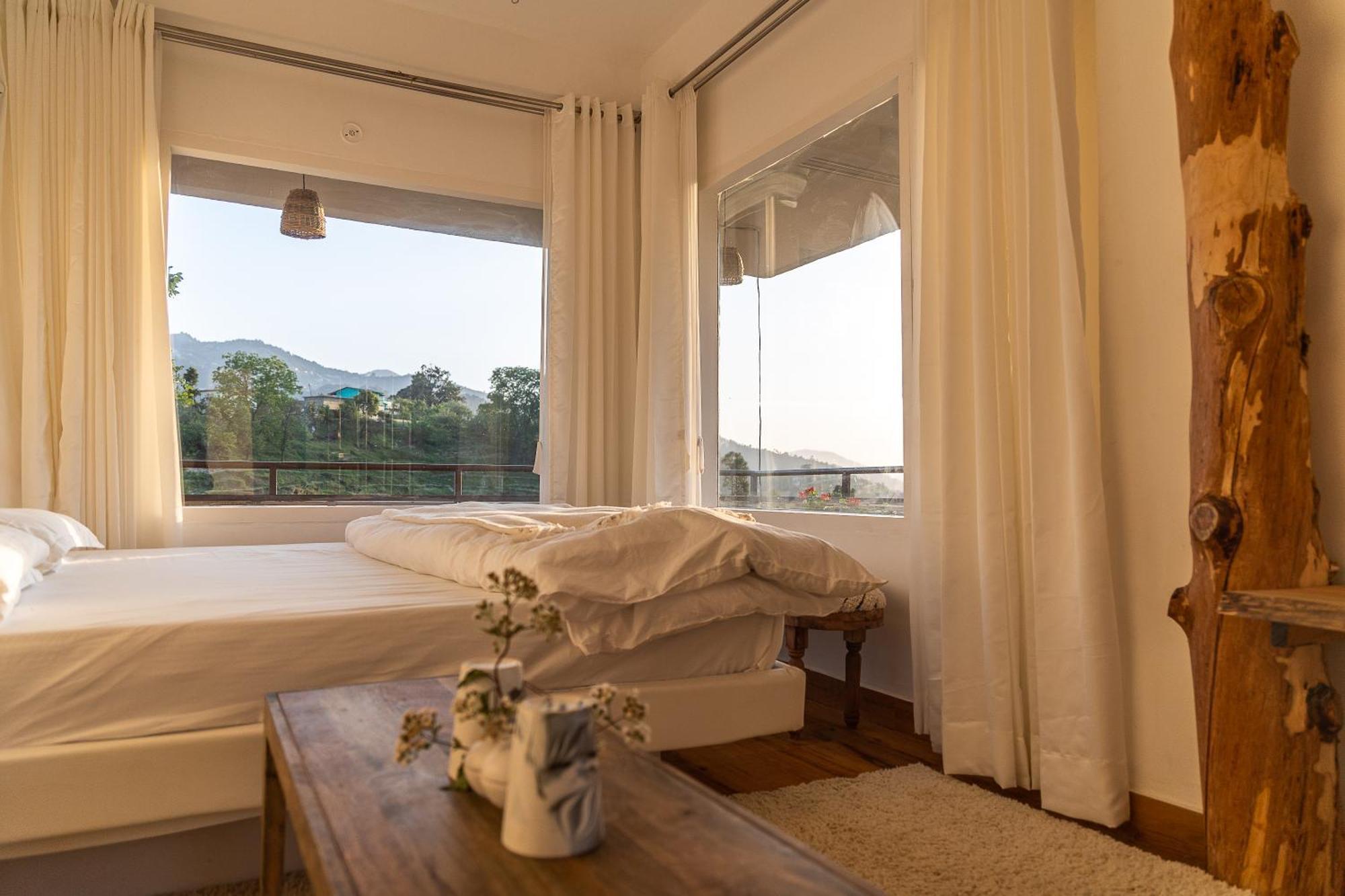 Exstasy Stays - Bathtub Rooms & Cafe - Your Romantic & Cozy Getaway - Thhpsociety - มุกเตชวาร์ ภายนอก รูปภาพ