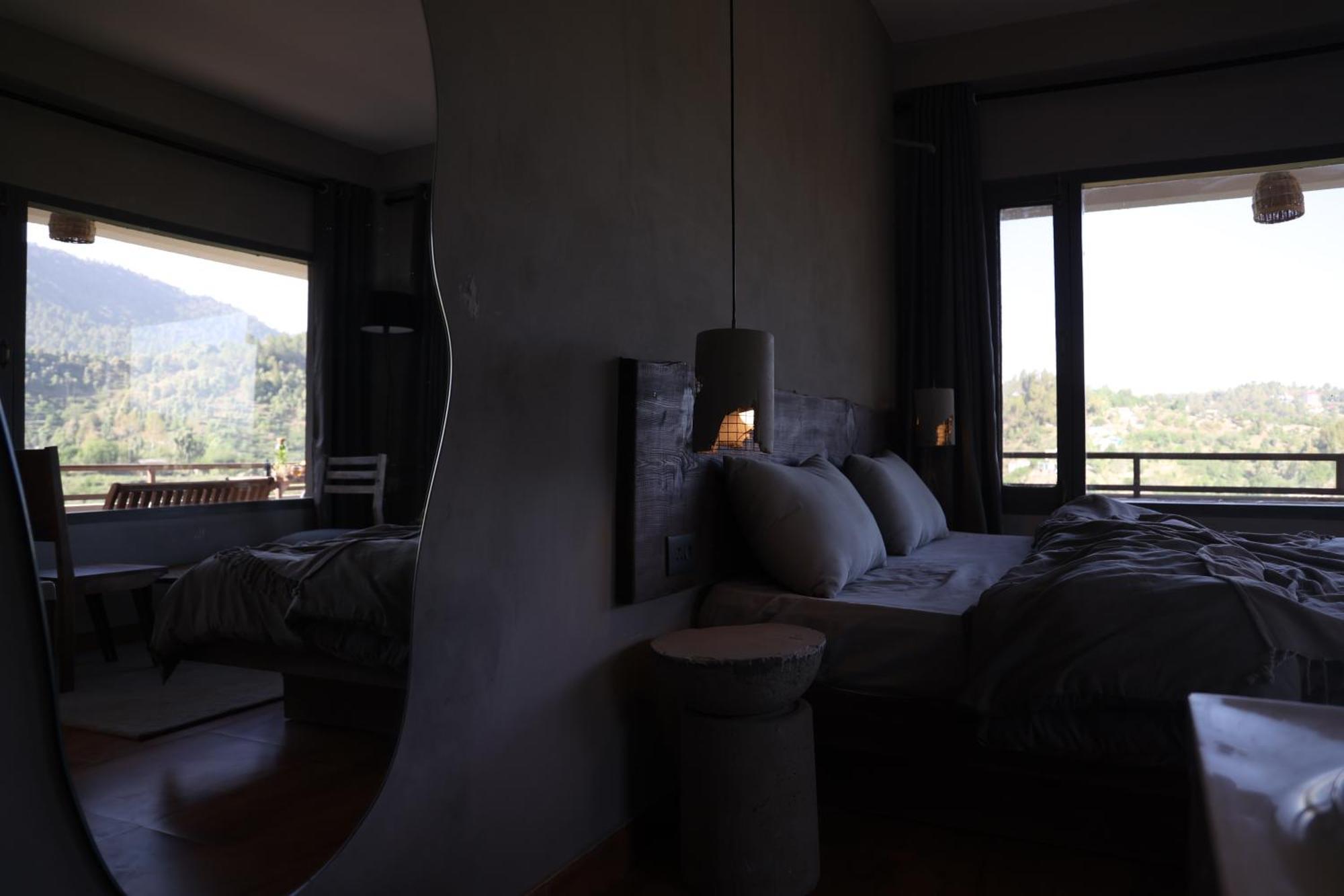 Exstasy Stays - Bathtub Rooms & Cafe - Your Romantic & Cozy Getaway - Thhpsociety - มุกเตชวาร์ ภายนอก รูปภาพ