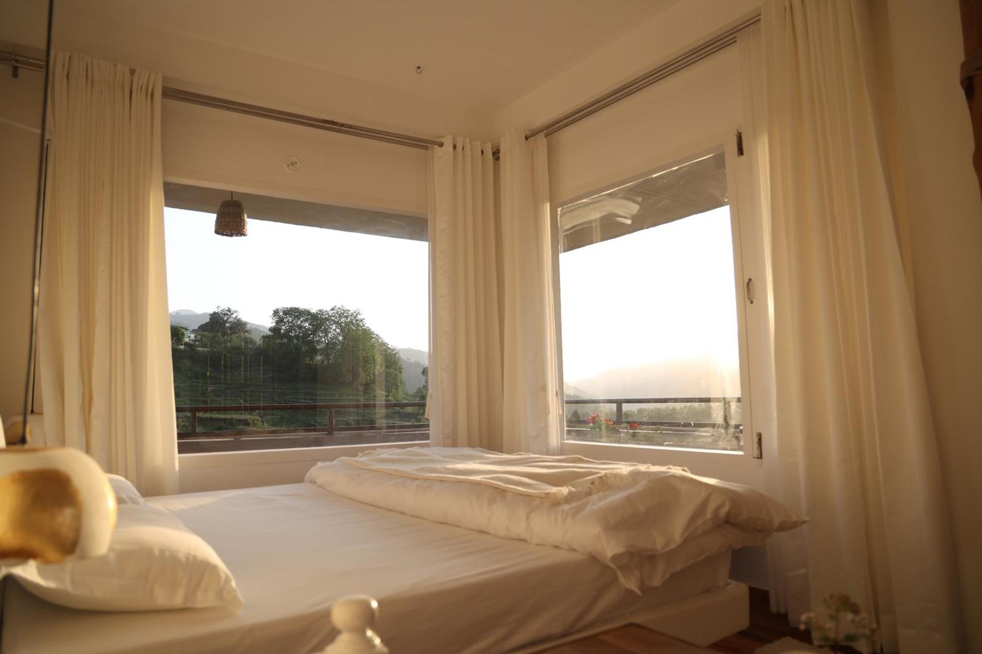 Exstasy Stays - Bathtub Rooms & Cafe - Your Romantic & Cozy Getaway - Thhpsociety - มุกเตชวาร์ ภายนอก รูปภาพ