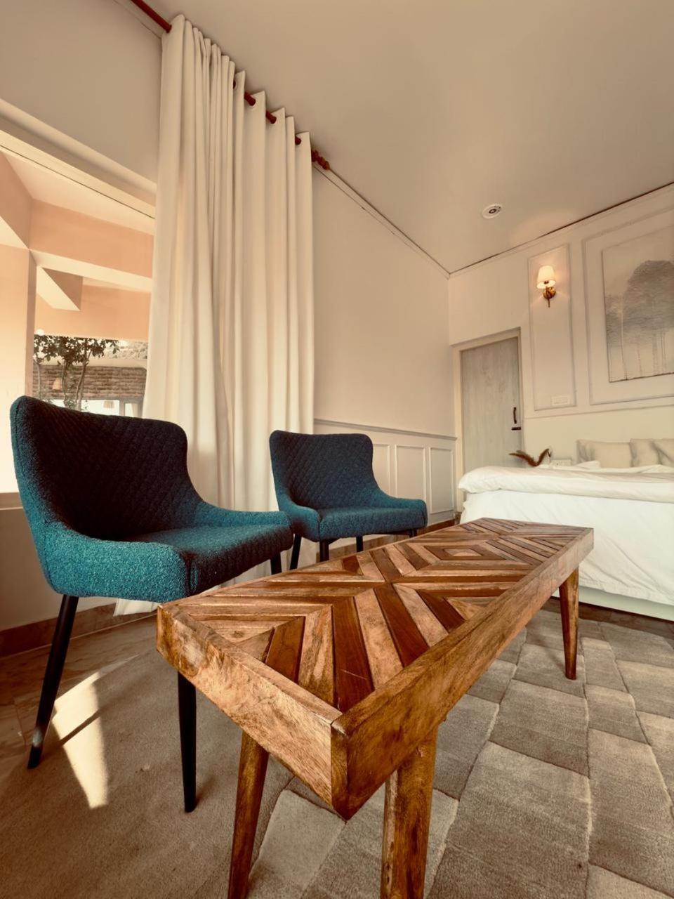 Exstasy Stays - Bathtub Rooms & Cafe - Your Romantic & Cozy Getaway - Thhpsociety - มุกเตชวาร์ ภายนอก รูปภาพ